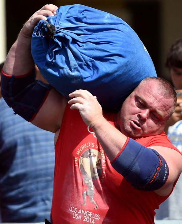/dimitar-savatinov-WSM-2014-ironmind-sandbag