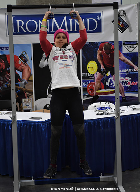 Julia Williams Breaks Rolling Thunder Pull-ups World Record