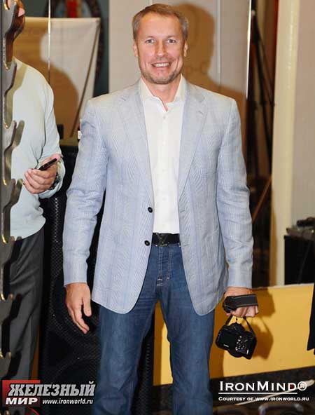 Alexander Filiminov, president and founder of the World Armlifting Association (WAA) and the Russian Armlifting Association (RAA), has, based on participation, built the sport into the world's most widespread grip strength competition format, using standardized, well established and broadly accessible events: Rolling Thunder, Captains of Crush (CoC) Silver Bullet Hold and Apollon&rsquo;s Axle Double Overhand Deadlift.  IronMind&reg; | Image courtesy of www.ironworld.ru