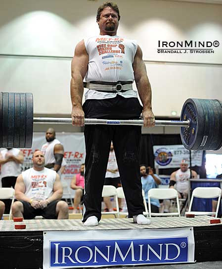 As he first proved at Odd Haugen&rsquo;s grip contest at the 2013 Los Angeles FitExpo, 500 lb. is a pretty casual Apollon&rsquo;s Axle Double Overhand Deadlift for Mike Burke, the current world record holder.  IronMind&reg; | Randall J. Strossen photo